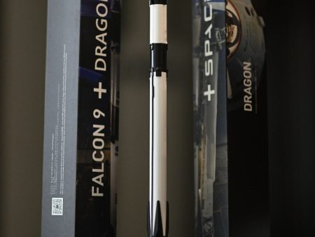 NASA SpaceX Model Rocket Falcon 9 Crew Dragon Spacecraft Model Desk Top Display. Hot on Sale